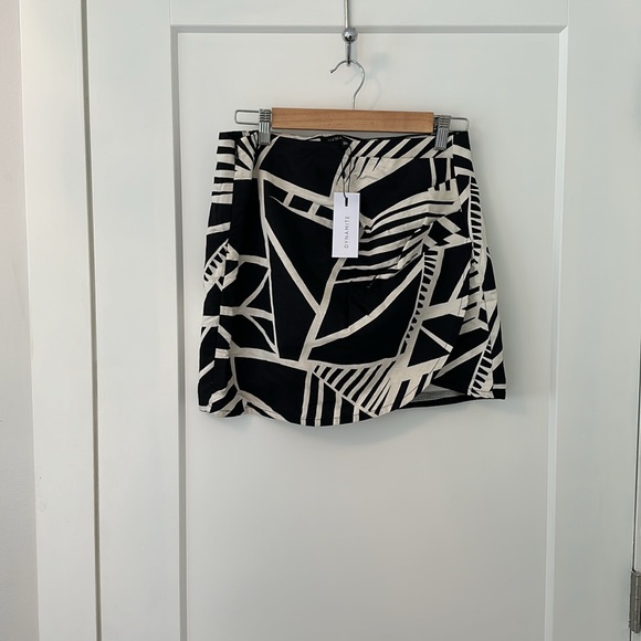 DYNAMITE skirt - Picture 4 of 4